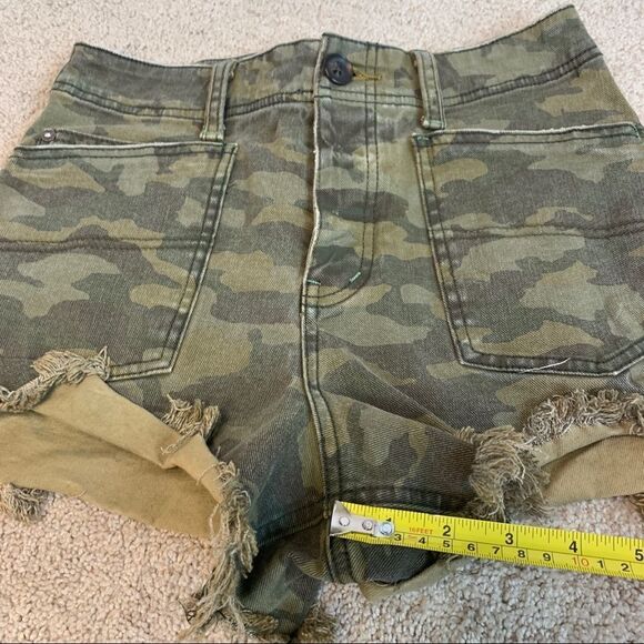 WE The Free Camo shorts green army print Sz 28 - Picture 7 of 9